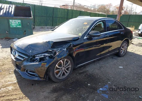 2016 Mercedes-Benz C 300 4Matic из США, поврежденный, VIN 55SWF4KB0GU101936